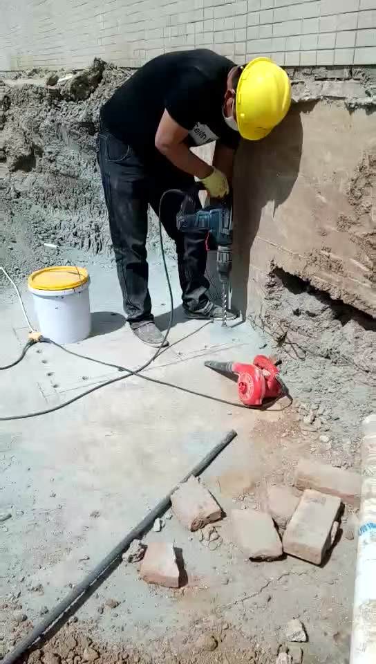鹤岗新旧混凝土植筋连接加固